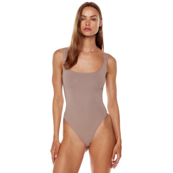 Babaton | Aritzia Contour Tank Square-Neck Tank Bodysuit Turner Taupe Medium - Picture 1 of 15